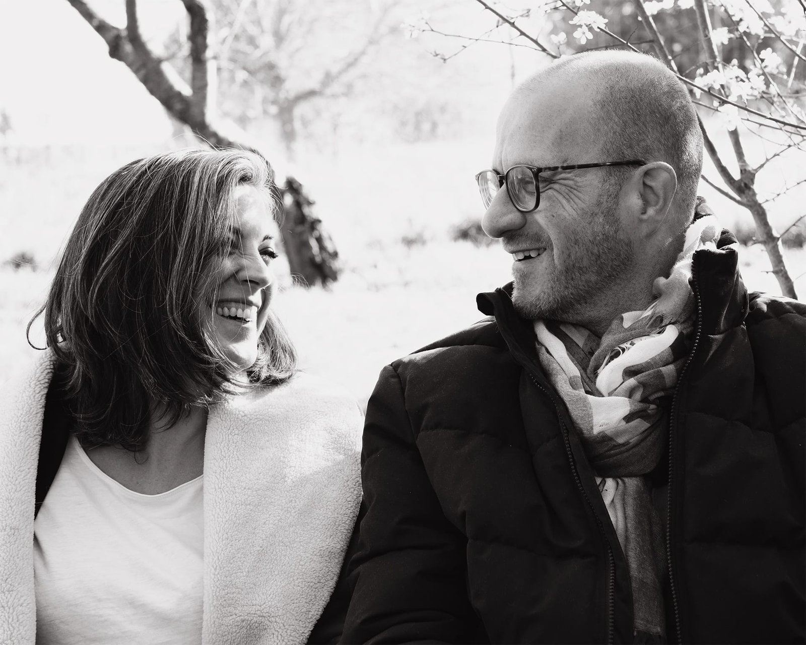 Portrait de Julie Arrue et Grégory Ros, thérapeutes dans le Perche